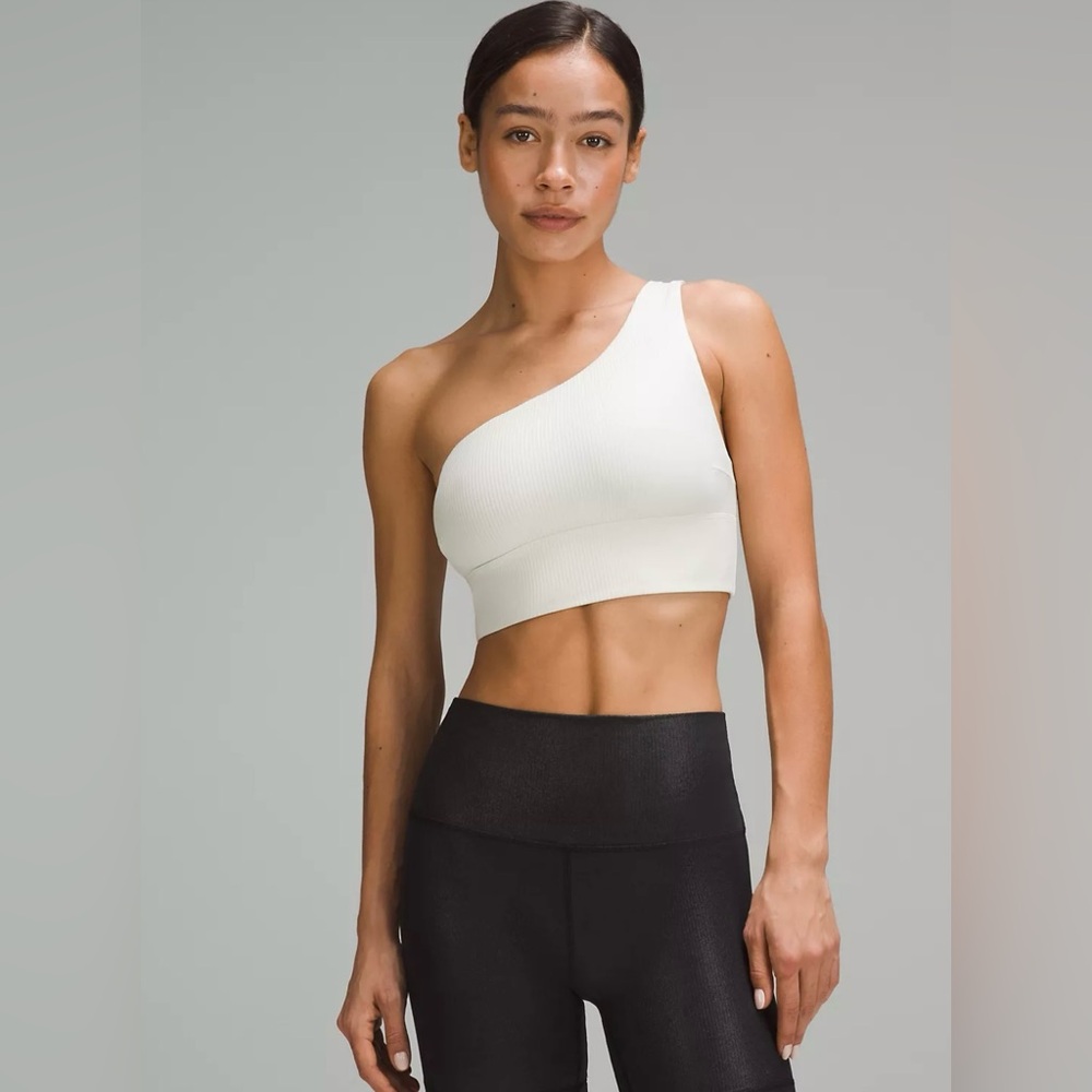 lululemon Align™ Asymmetrical Ribbed Bra
Light Support C/D Cup Shine. Size 12